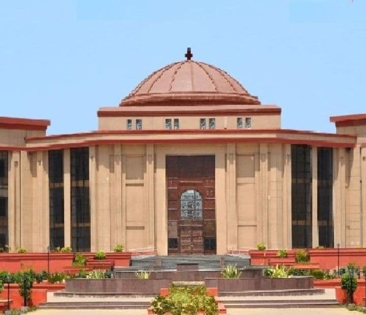हाईकोर्ट का बड़ा फैसला: पति समझकर बनाए गए संबंध को बलात्कार नहीं माना जा सकता